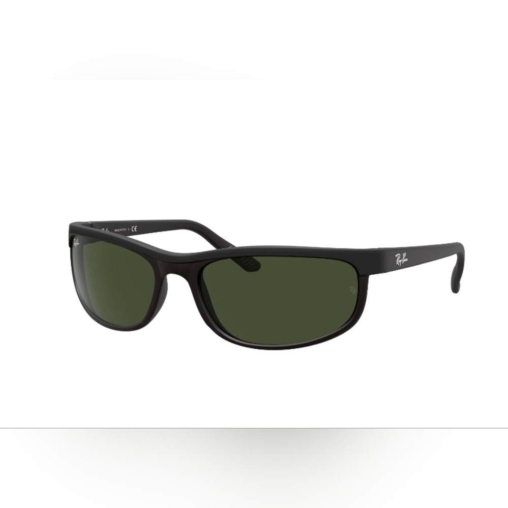 Ray-Ban Matte Black Sunglasses with Green Lenses